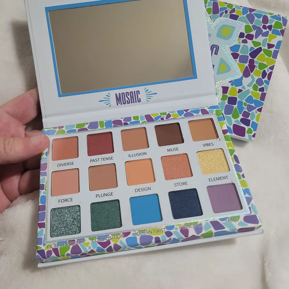 TRENDBEAUTY‎ Mosaic Eyeshadow Palette  Full Size New In Box Neutrals Shimmers